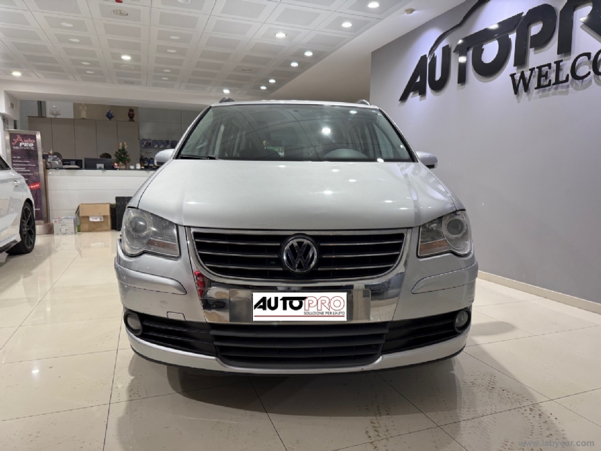 VOLKSWAGEN Touran