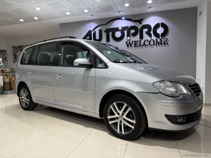 VOLKSWAGEN Touran