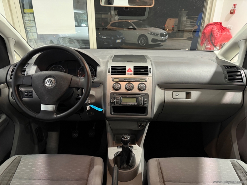 VOLKSWAGEN Touran