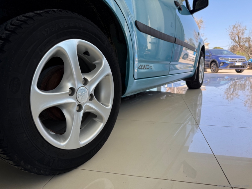 DAIHATSU Sirion