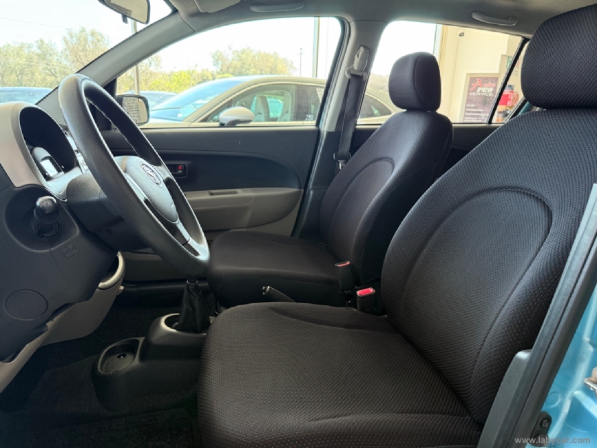 DAIHATSU Sirion