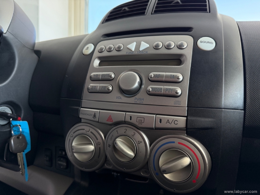 DAIHATSU Sirion