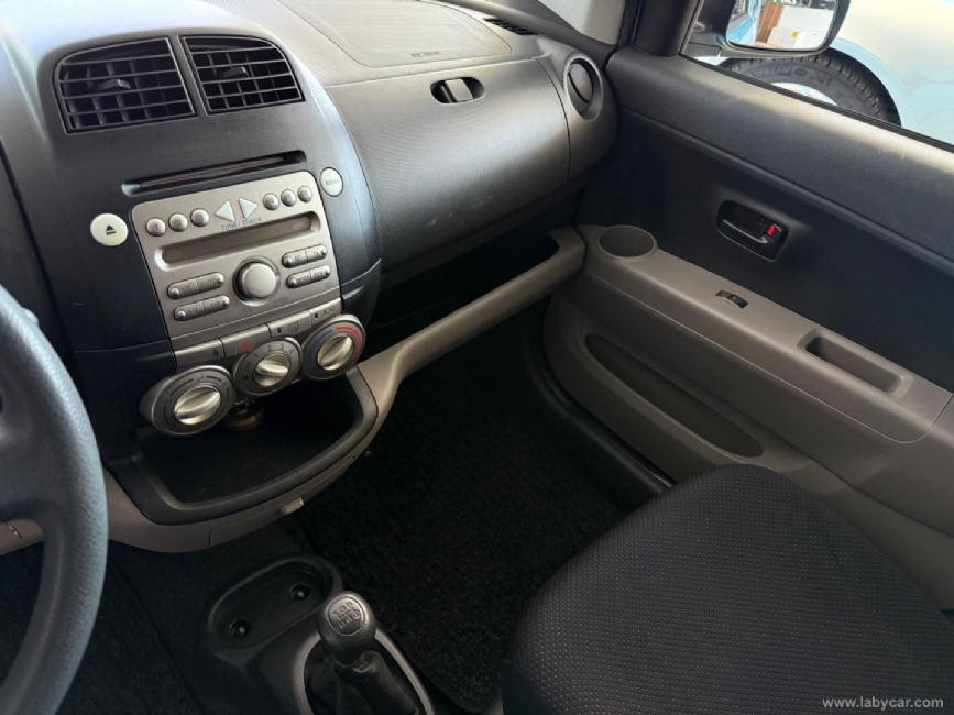 DAIHATSU Sirion
