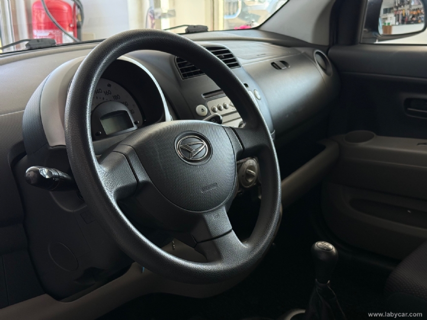 DAIHATSU Sirion
