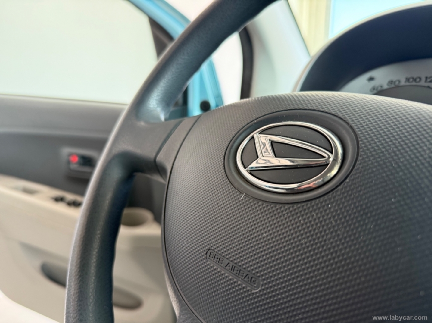 DAIHATSU Sirion