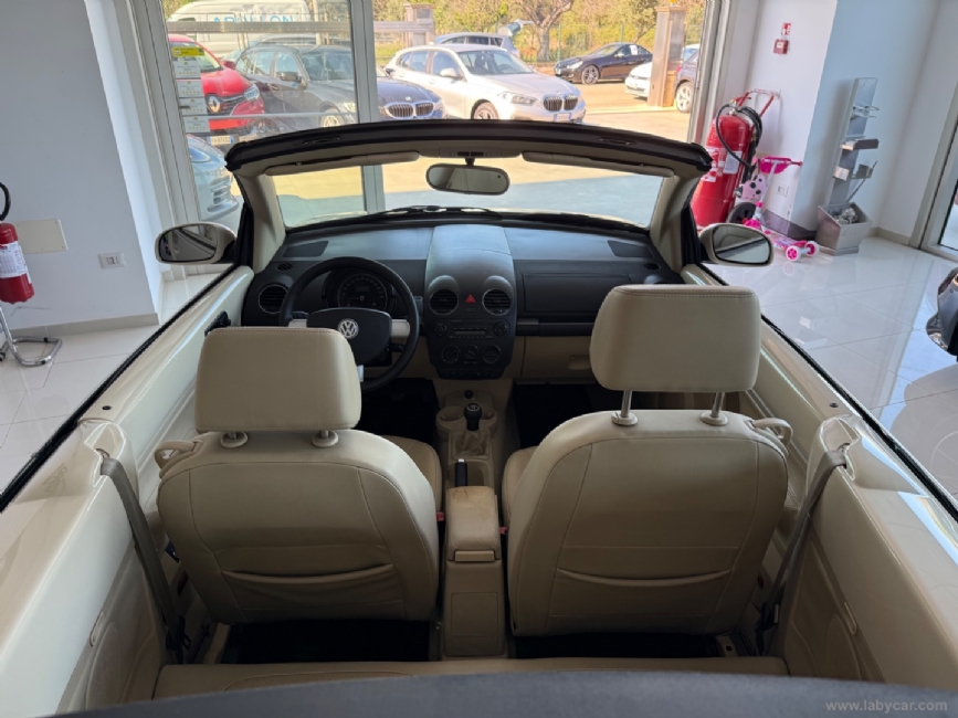 VOLKSWAGEN New Beetle