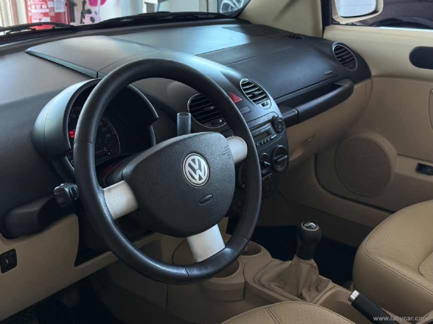 VOLKSWAGEN New Beetle