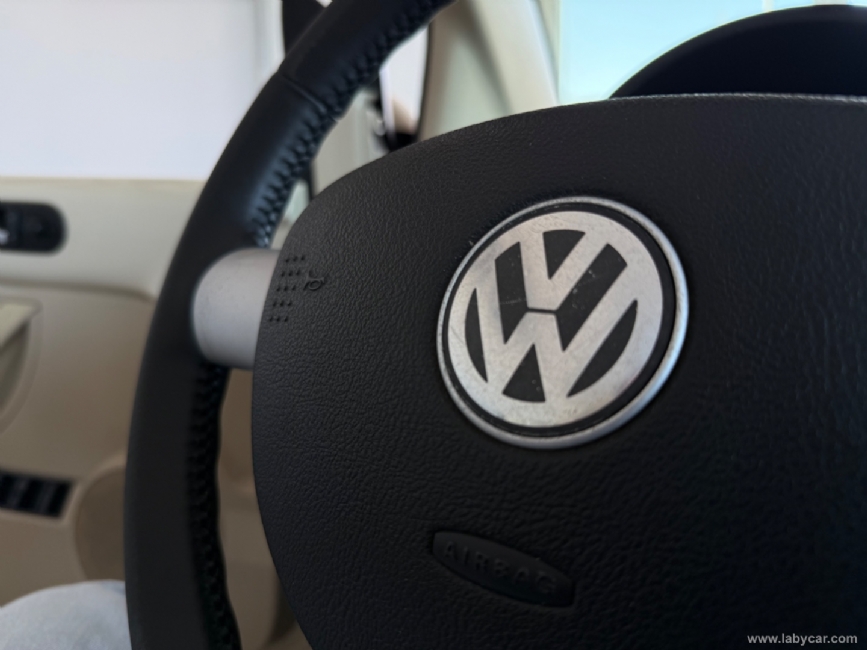 VOLKSWAGEN New Beetle