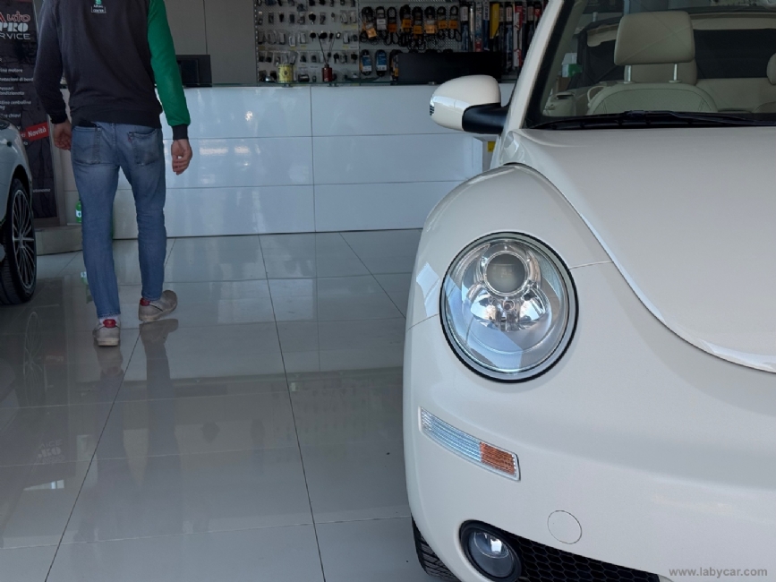 VOLKSWAGEN New Beetle