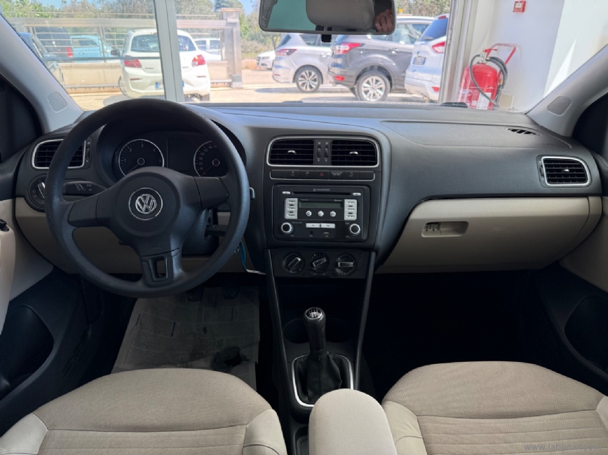 VOLKSWAGEN Polo