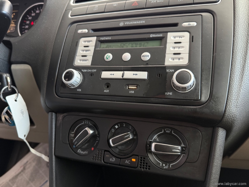 VOLKSWAGEN Polo