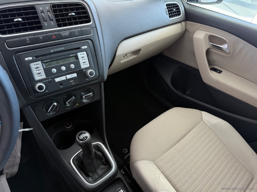 VOLKSWAGEN Polo
