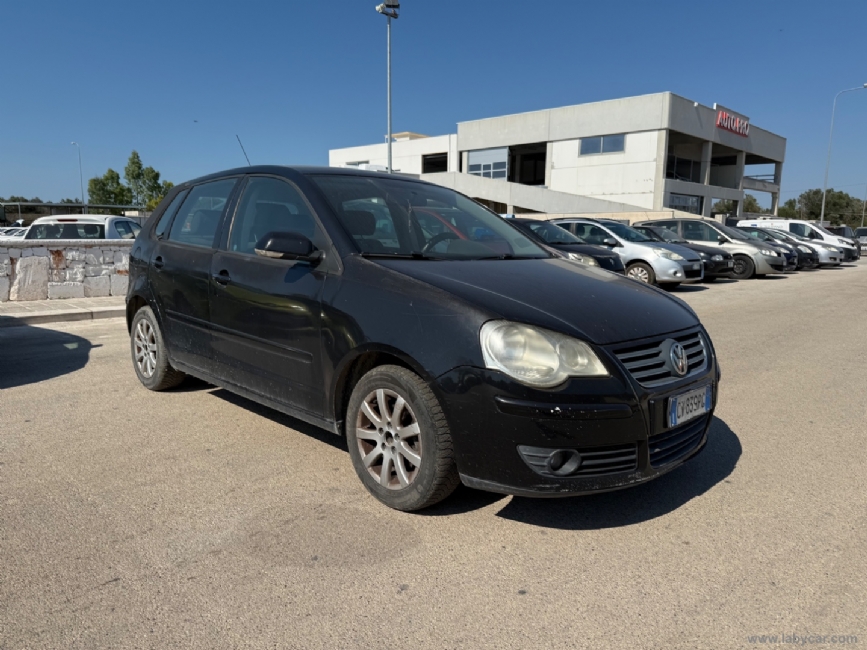 VOLKSWAGEN Polo