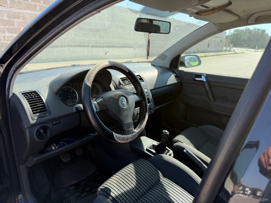VOLKSWAGEN Polo
