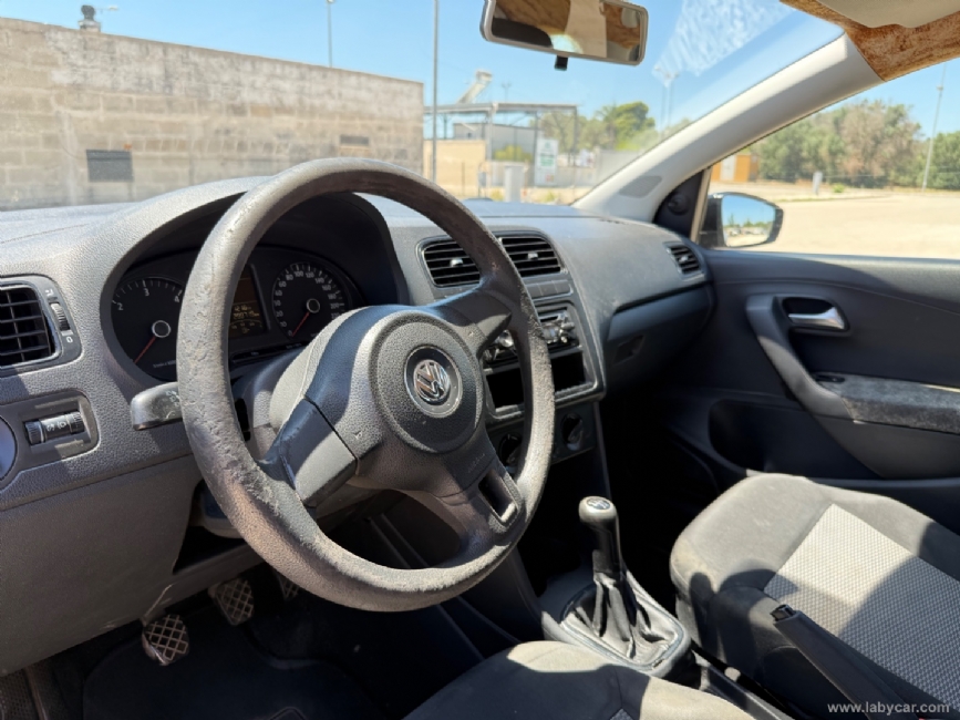 VOLKSWAGEN Polo