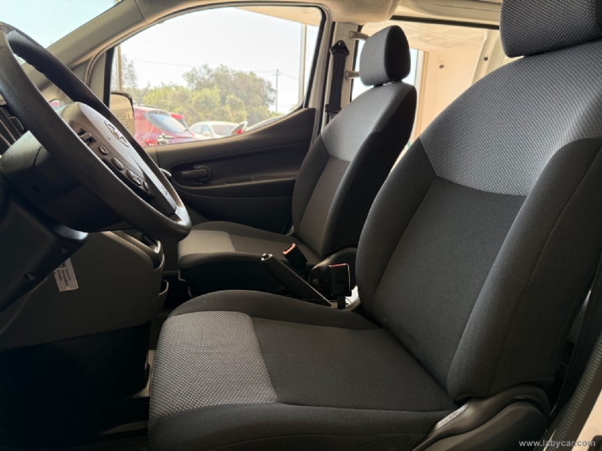 NISSAN NV200