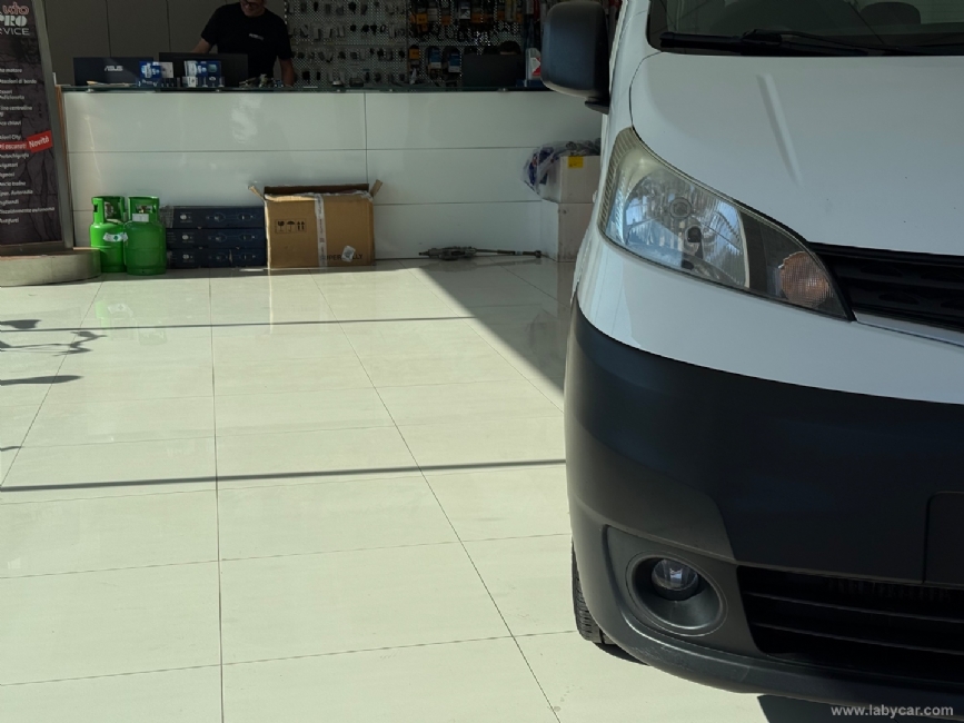 NISSAN NV200