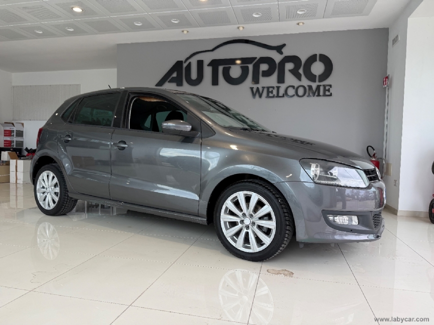 VOLKSWAGEN Polo