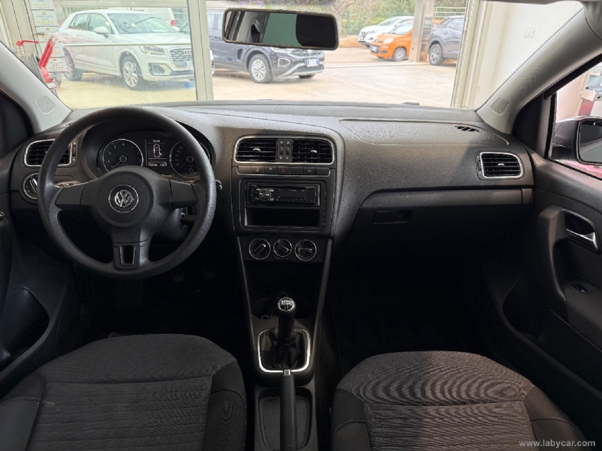 VOLKSWAGEN Polo