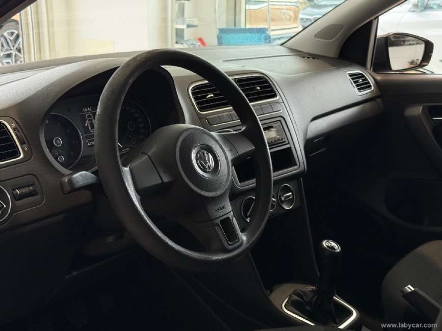 VOLKSWAGEN Polo