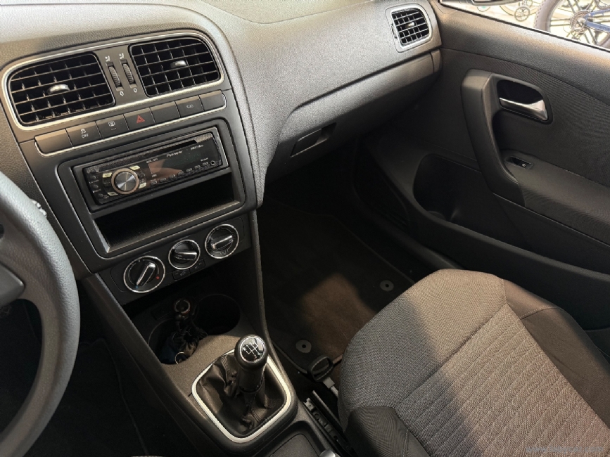 VOLKSWAGEN Polo