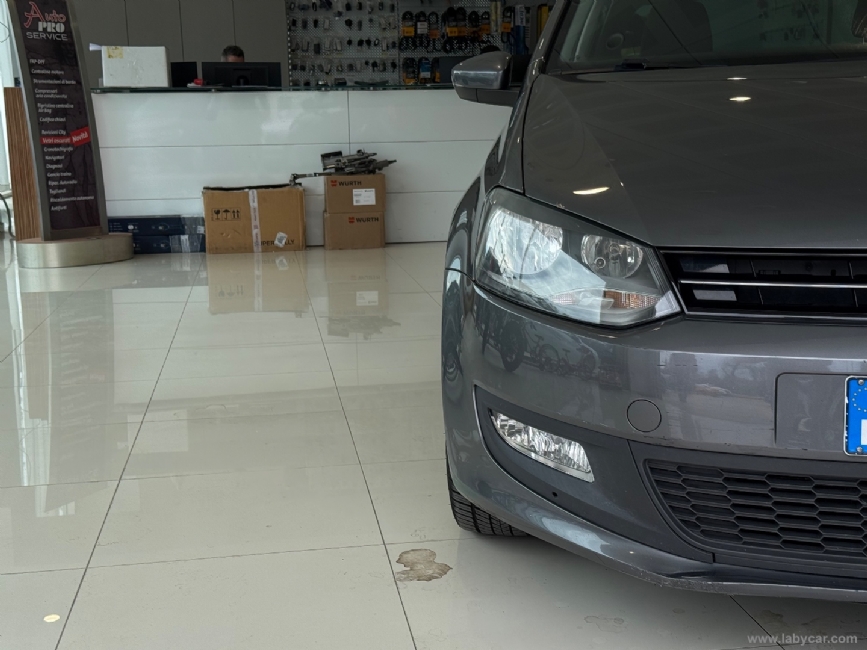 VOLKSWAGEN Polo