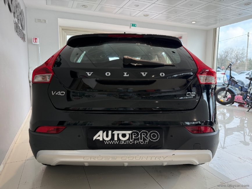 VOLVO V40 Cross Country