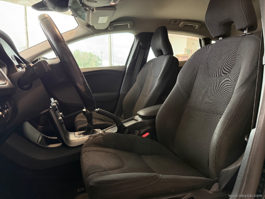 VOLVO V40 Cross Country