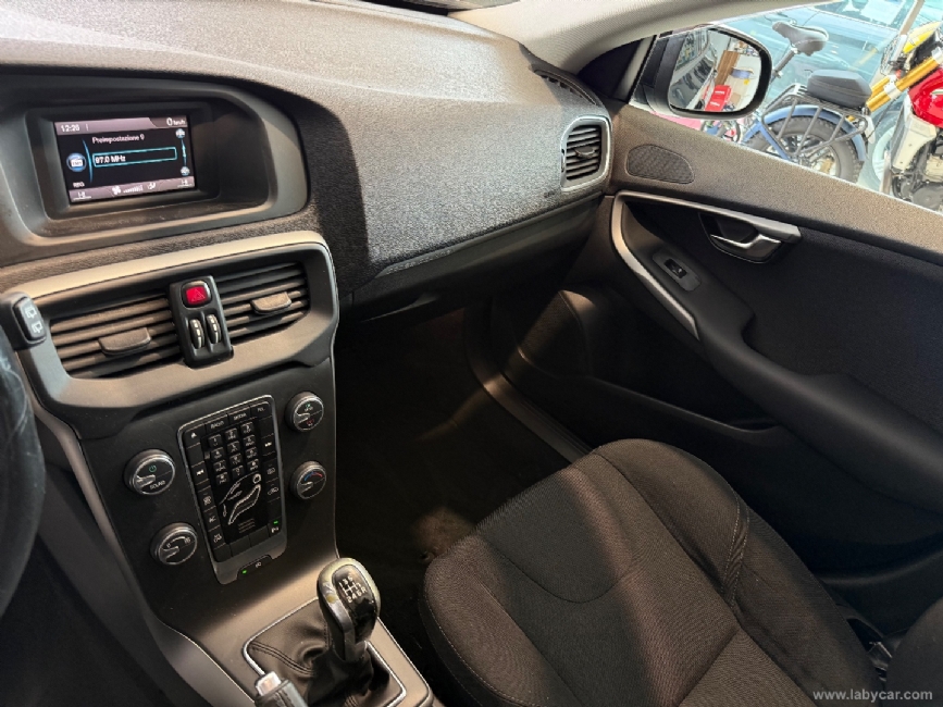 VOLVO V40 Cross Country