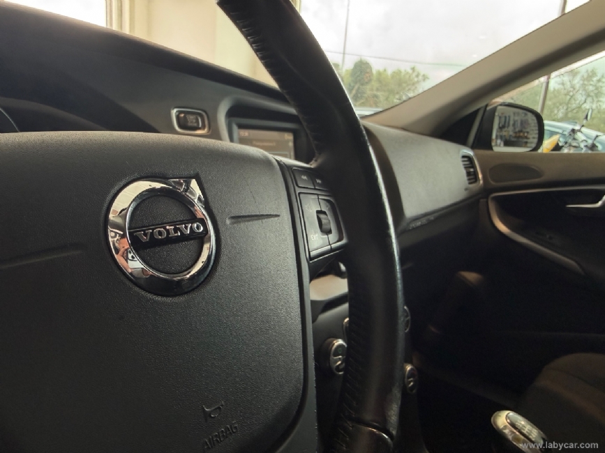 VOLVO V40 Cross Country