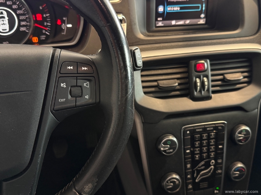 VOLVO V40 Cross Country