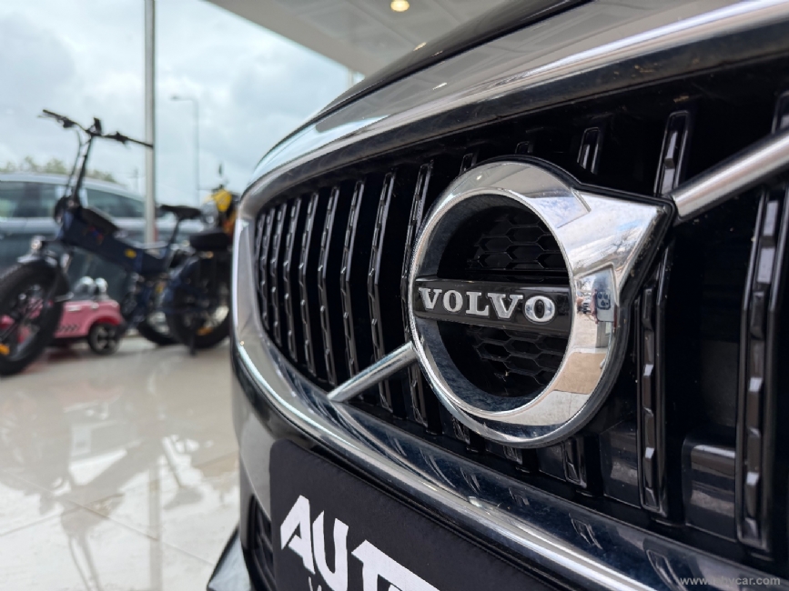 VOLVO V40 Cross Country