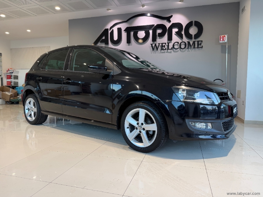 VOLKSWAGEN Polo