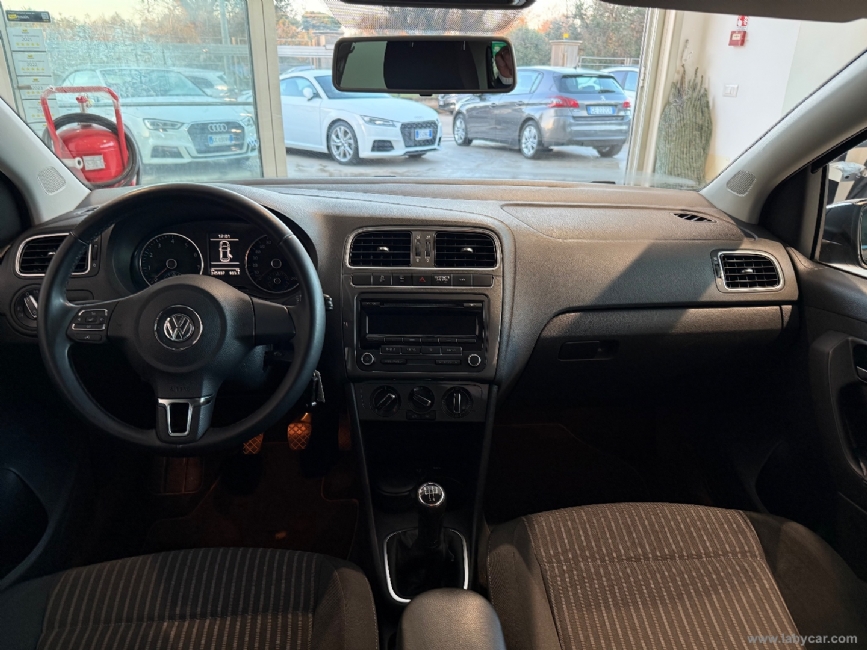 VOLKSWAGEN Polo