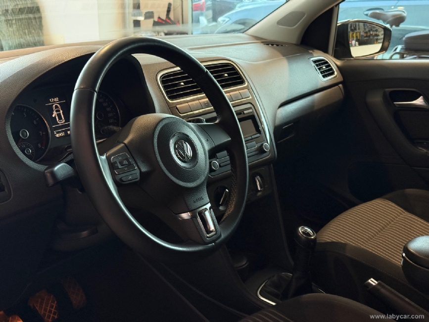 VOLKSWAGEN Polo