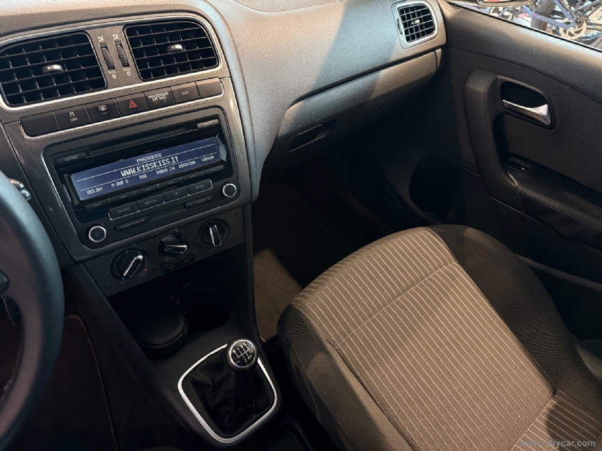 VOLKSWAGEN Polo