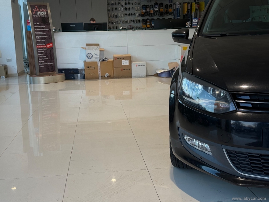 VOLKSWAGEN Polo