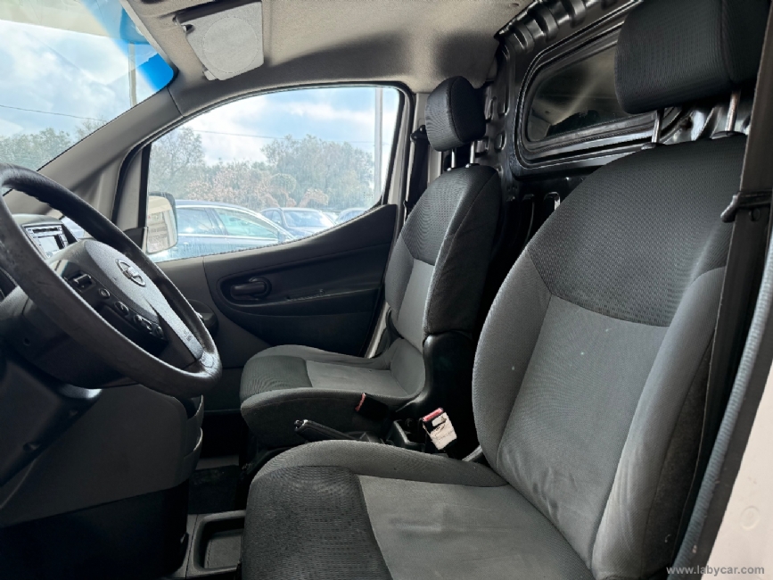 NISSAN NV200