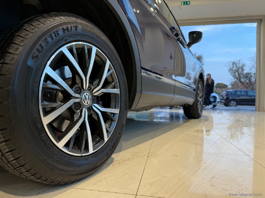 VOLKSWAGEN Tiguan