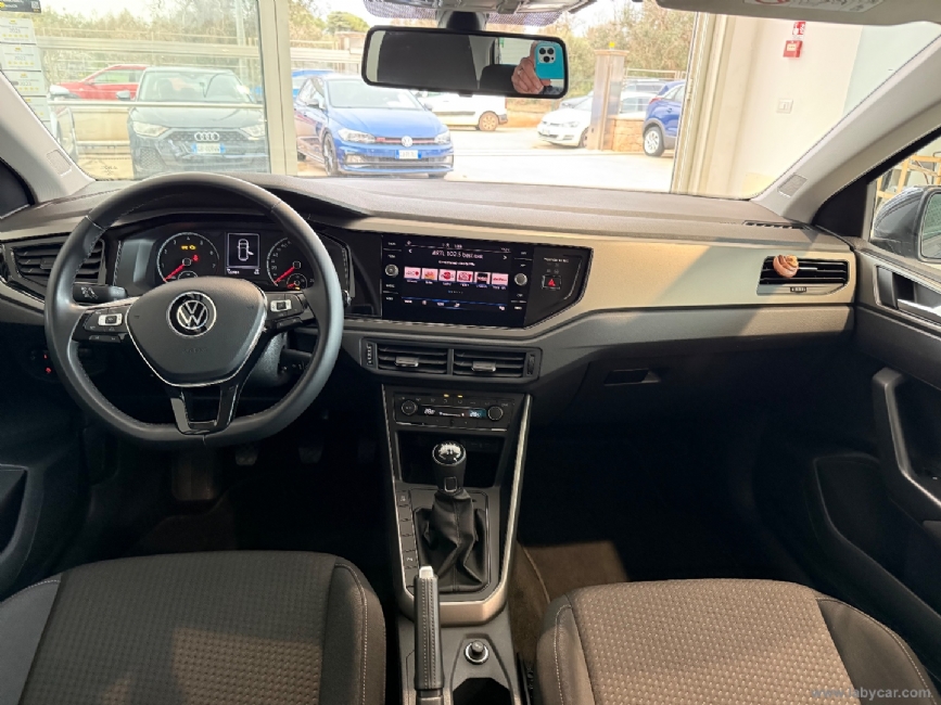 VOLKSWAGEN Polo
