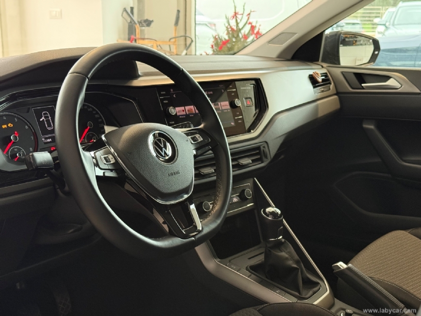 VOLKSWAGEN Polo