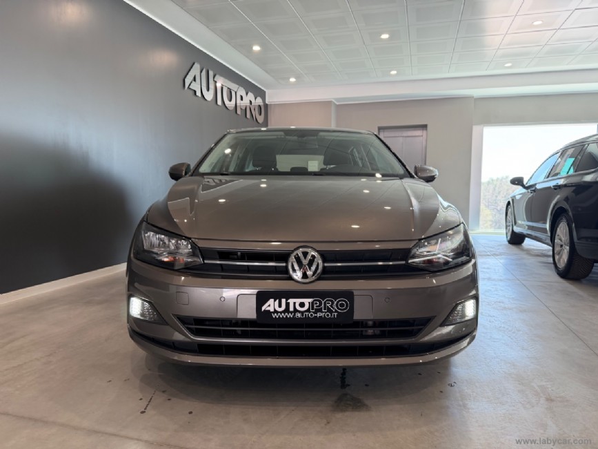 VOLKSWAGEN Polo