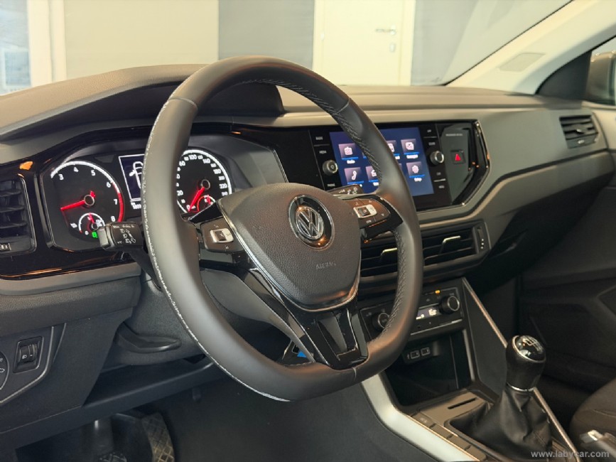 VOLKSWAGEN Polo