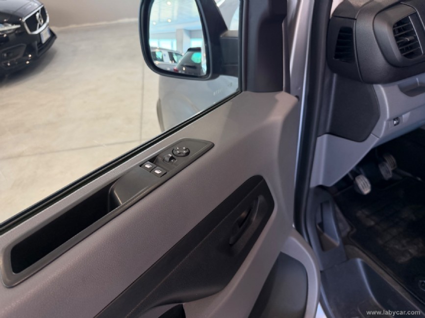PEUGEOT Traveller