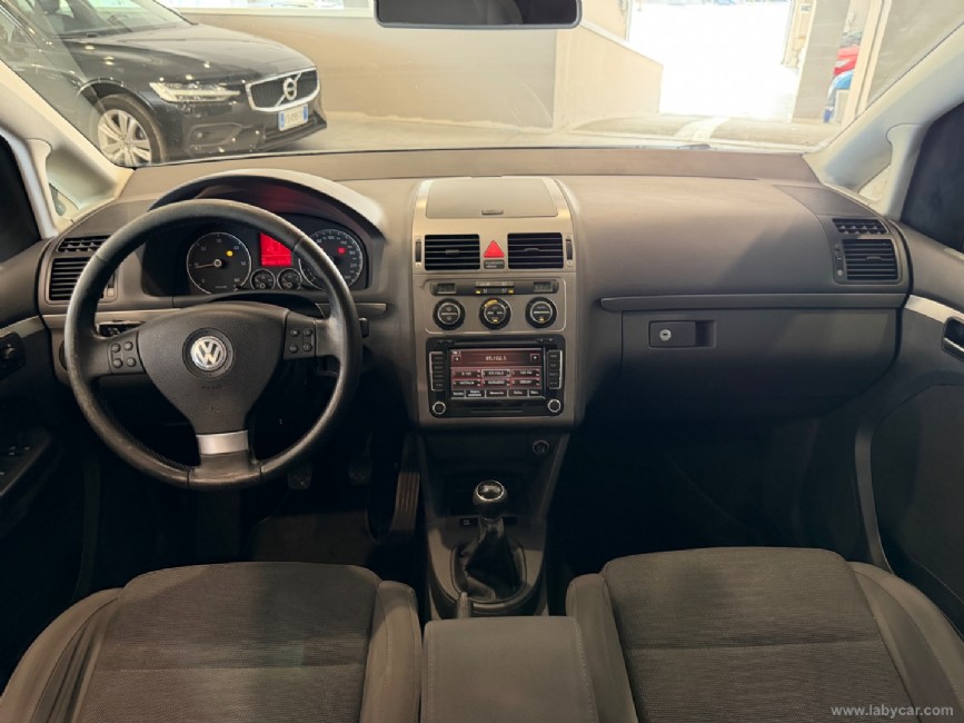 VOLKSWAGEN Touran