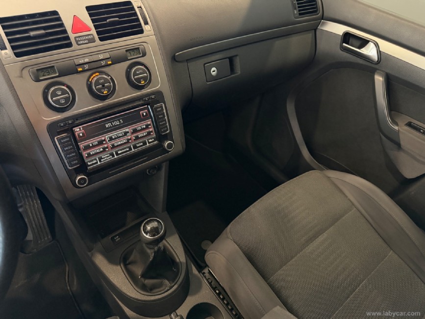 VOLKSWAGEN Touran