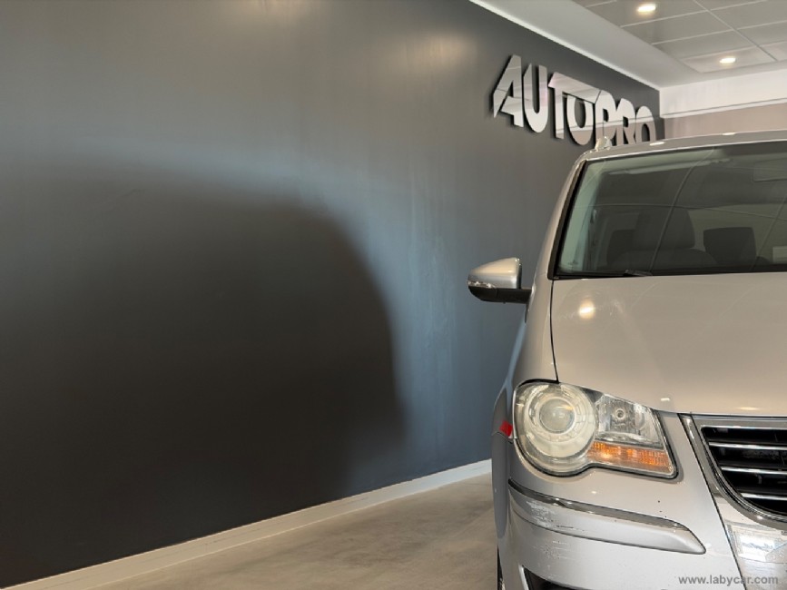 VOLKSWAGEN Touran