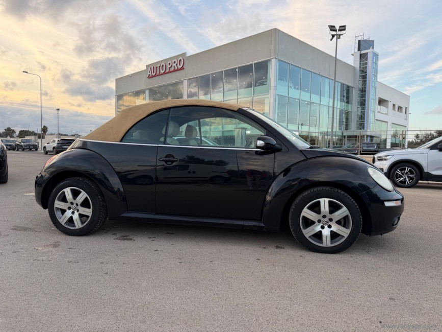 VOLKSWAGEN New Beetle