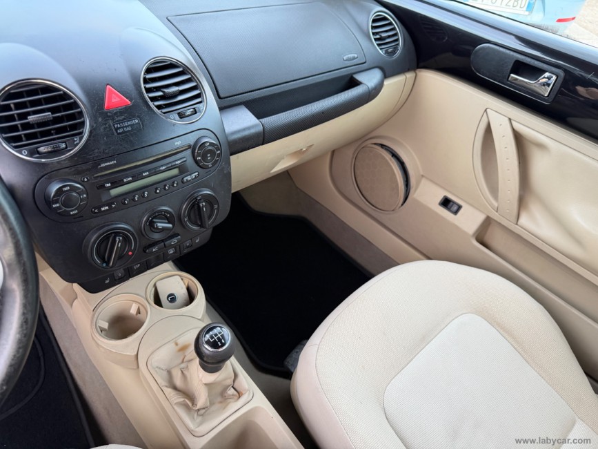 VOLKSWAGEN New Beetle